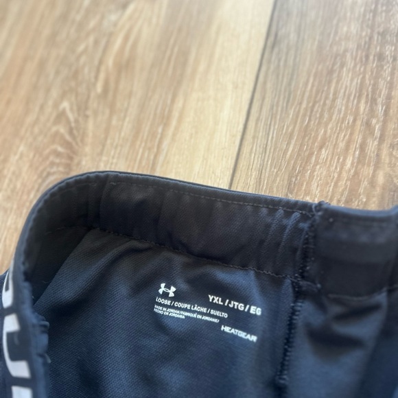 Under Armour Women's Black Athletic Shorts - Picture 4 of 5